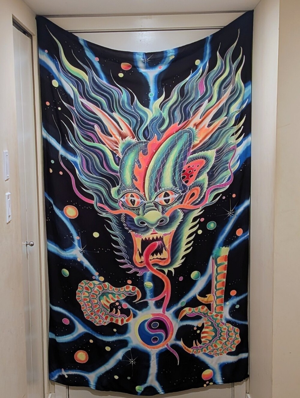 EUC Massive 47"x77" Trippy Psychedelic Dragon Neon Batik Tapestry Door Cover